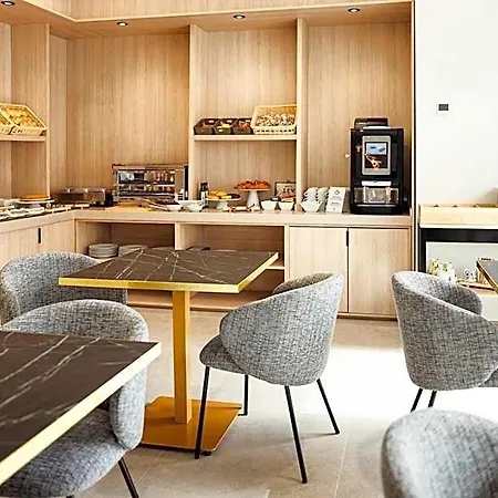 Alora Hotel